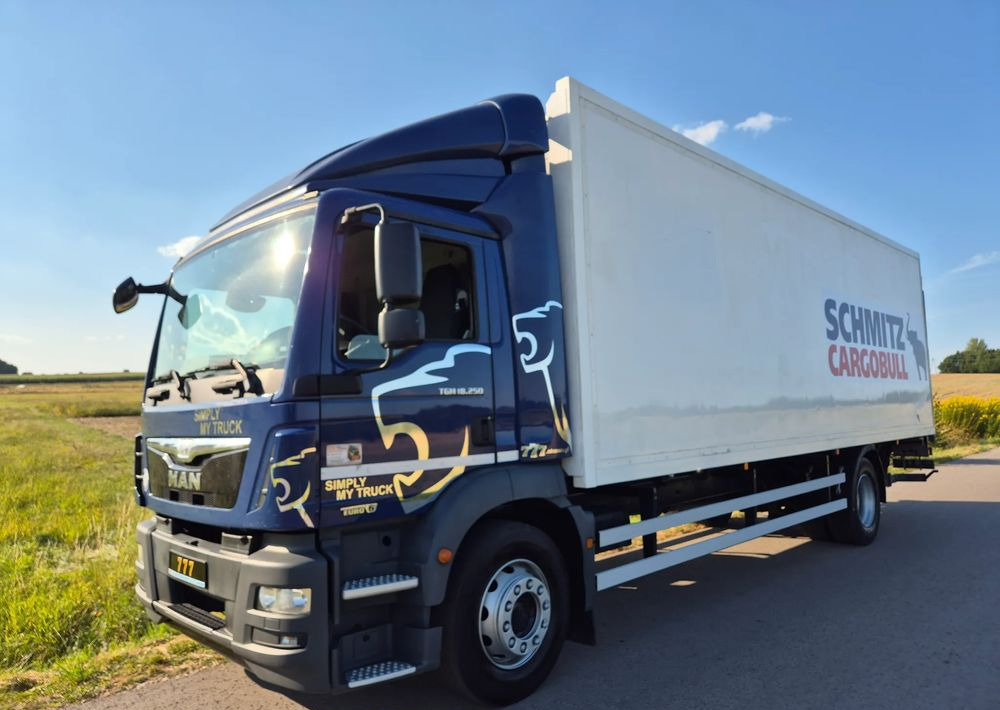 MAN TGM 18.250 Carrier 1950 D/E z Holandii / TOP STAN / 7.5m / 18 palet / winda + drzwi boczne / OKAZJA - Refrigerated truck: picture 1 MAN TGM 18.250 Carrier 1950 D/E z Holandii / TOP STAN / 7.5m / 18 palet / winda + drzwi boczne / OKAZJA - Refrigerated truck: picture 1