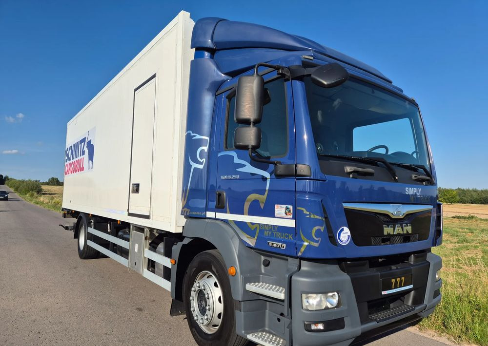 Refrigerated truck MAN TGM 18.250 Carrier 1950 D/E z Holandii / TOP STAN / 7.5m / 18 palet / winda + drzwi boczne / OKAZJA: picture 10