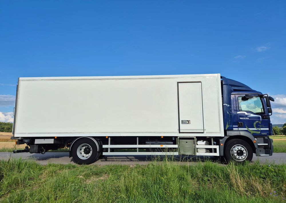 MAN TGM 18.250 Carrier 1950 D/E z Holandii / TOP STAN / 7.5m / 18 palet / winda + drzwi boczne / OKAZJA - Refrigerated truck: picture 5 MAN TGM 18.250 Carrier 1950 D/E z Holandii / TOP STAN / 7.5m / 18 palet / winda + drzwi boczne / OKAZJA - Refrigerated truck: picture 5