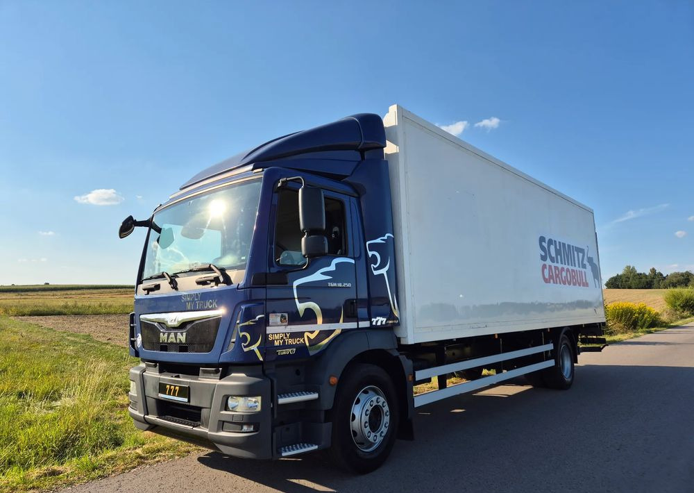 MAN TGM 18.290 18.250 Carrier 1950 D/E z Holandii / TOP STAN / 7.5m / 18 palet / winda + drzwi boczne / OKAZJA - Refrigerated truck: picture 1 MAN TGM 18.290 18.250 Carrier 1950 D/E z Holandii / TOP STAN / 7.5m / 18 palet / winda + drzwi boczne / OKAZJA - Refrigerated truck: picture 1