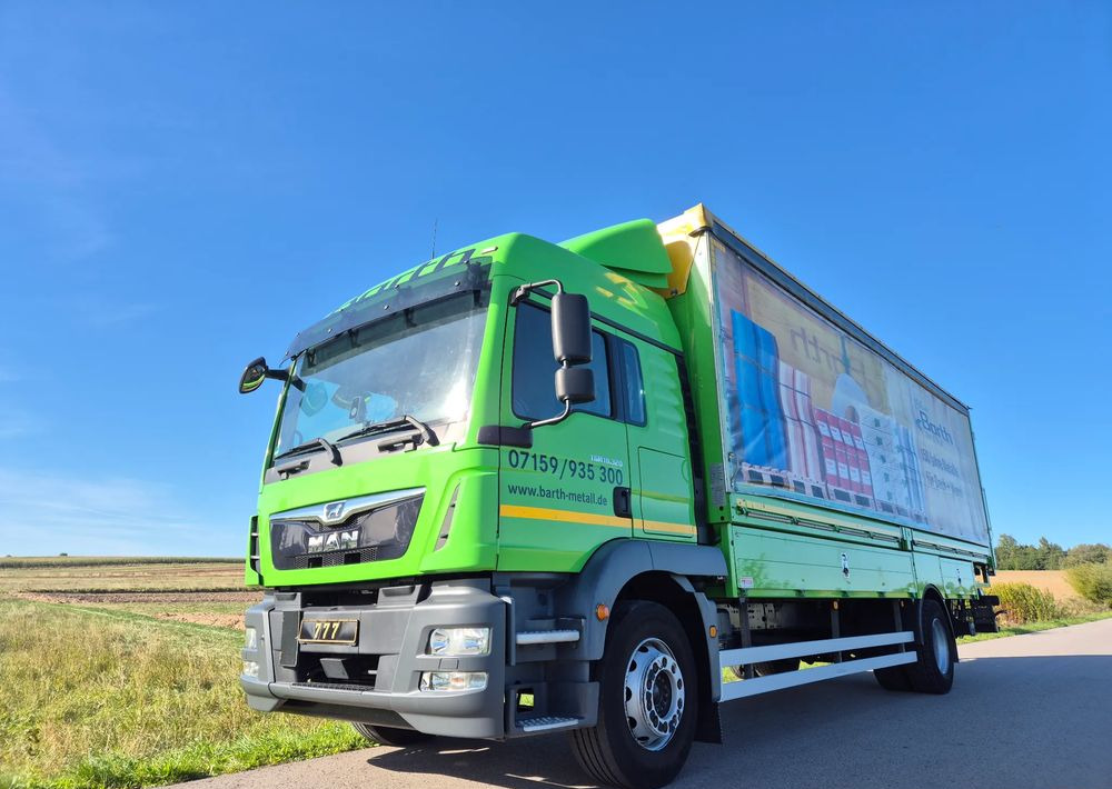 MAN Tgm 18.320 FULL SERWIS UNIKAT TOP ORYGINALNY PRZEBIEG z Niemiec AUTOMAT WINDA ACC Pirelli klima postojowa 18.250 18.290 15.250 15.290 15.320 - Curtain side truck: picture 2 MAN Tgm 18.320 FULL SERWIS UNIKAT TOP ORYGINALNY PRZEBIEG z Niemiec AUTOMAT WINDA ACC Pirelli klima postojowa 18.250 18.290 15.250 15.290 15.320 - Curtain side truck: picture 2