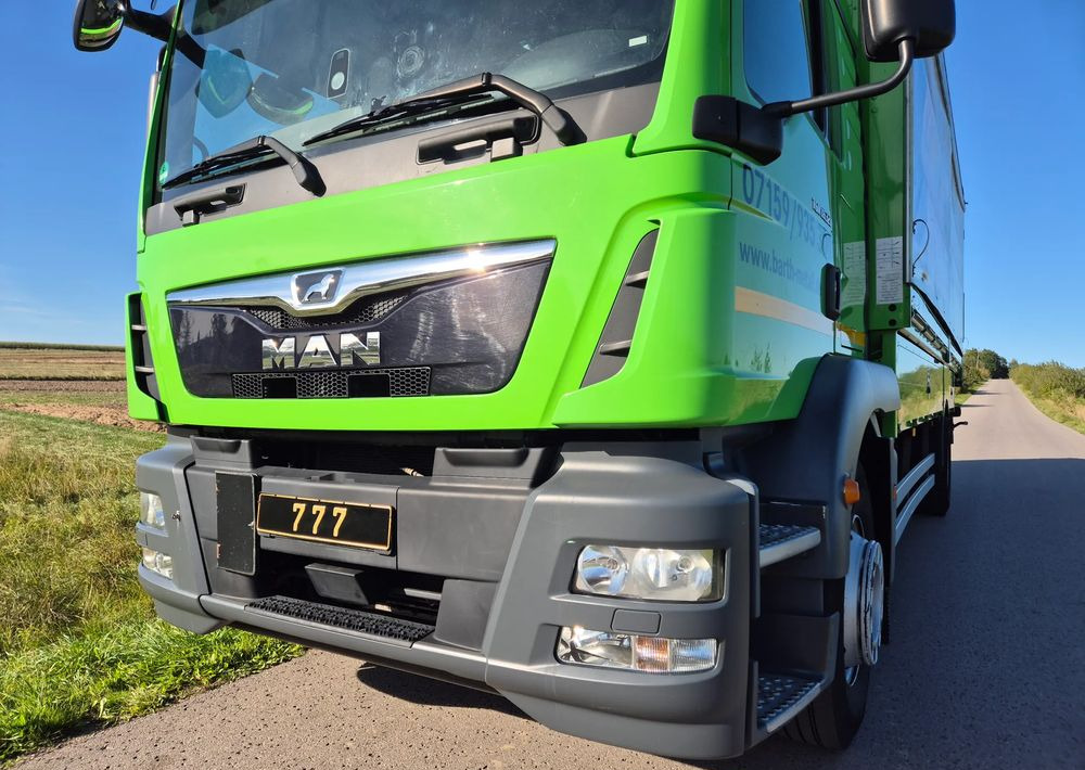 MAN Tgm 18.320 FULL SERWIS UNIKAT TOP ORYGINALNY PRZEBIEG z Niemiec AUTOMAT WINDA ACC Pirelli klima postojowa 18.250 18.290 15.250 15.290 15.320 - Curtain side truck: picture 3 MAN Tgm 18.320 FULL SERWIS UNIKAT TOP ORYGINALNY PRZEBIEG z Niemiec AUTOMAT WINDA ACC Pirelli klima postojowa 18.250 18.290 15.250 15.290 15.320 - Curtain side truck: picture 3