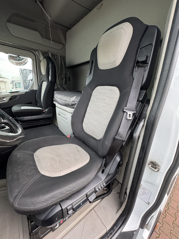 Ford F-Max 500 - Cab and interior: picture 2 Ford F-Max 500 - Cab and interior: picture 2