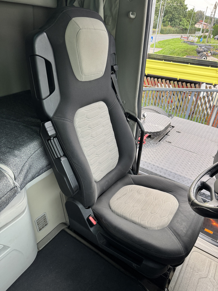 Ford F-Max 500 - Cab and interior: picture 1 Ford F-Max 500 - Cab and interior: picture 1