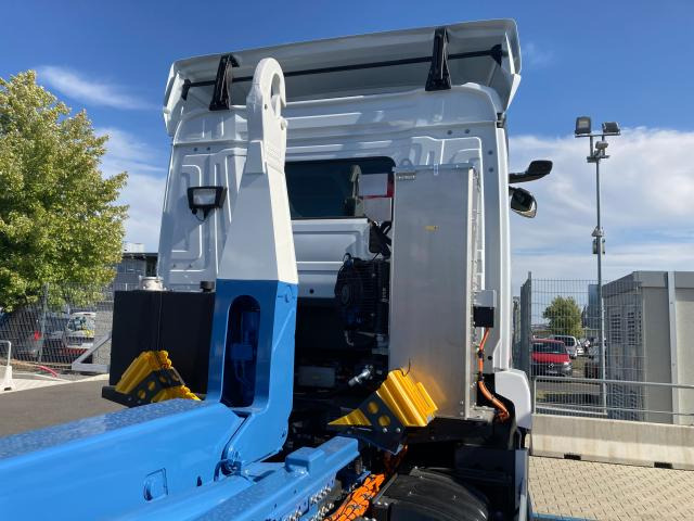 Mercedes-Benz eActros 300 L - Hook lift truck: picture 2 Mercedes-Benz eActros 300 L - Hook lift truck: picture 2