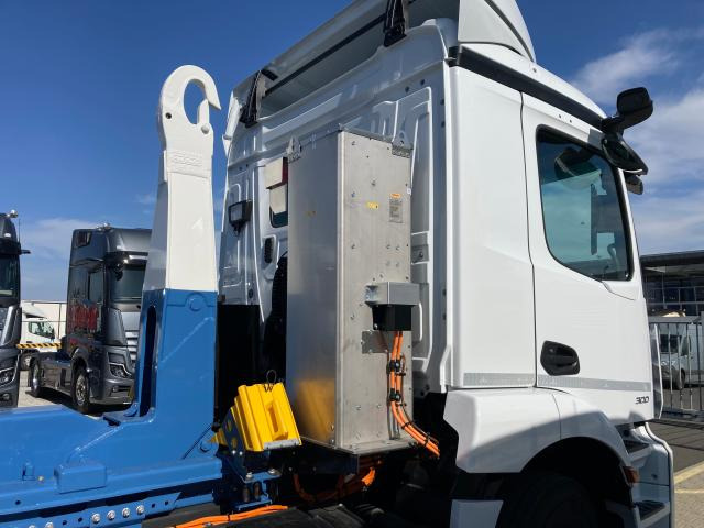 Mercedes-Benz eActros 300 L - Hook lift truck: picture 1 Mercedes-Benz eActros 300 L - Hook lift truck: picture 1
