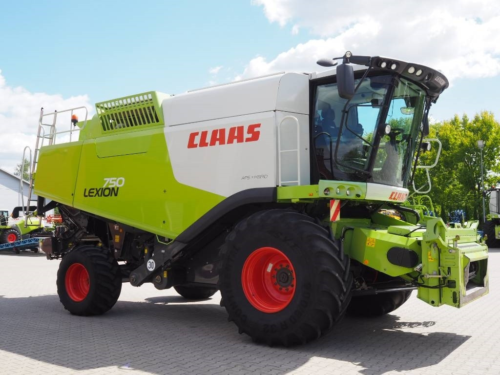 Claas Lexion 750 MONTANA 4WD + V900 - Combine harvester: picture 4 Claas Lexion 750 MONTANA 4WD + V900 - Combine harvester: picture 4