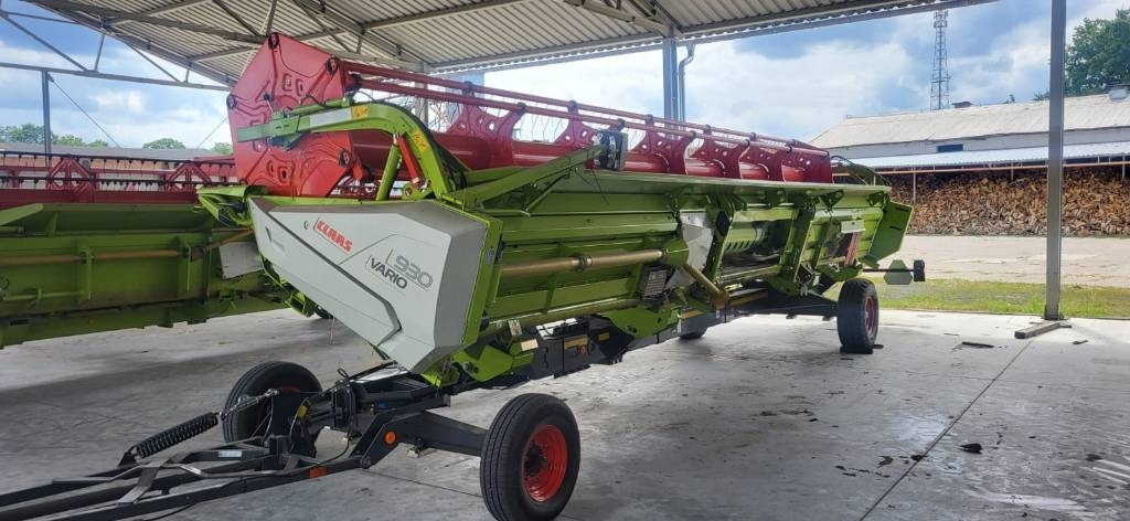 Claas Lexion 7500 + V930  - Combine harvester: picture 5 Claas Lexion 7500 + V930  - Combine harvester: picture 5