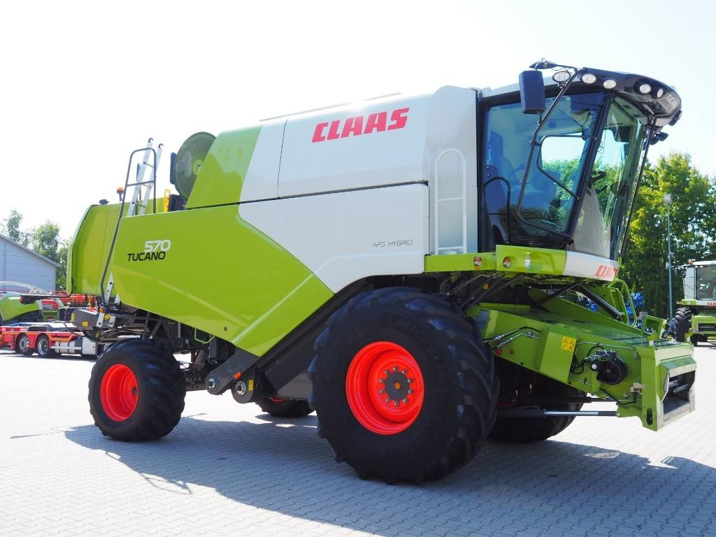 Claas Tucano 570 + V770 - Combine harvester: picture 4 Claas Tucano 570 + V770 - Combine harvester: picture 4