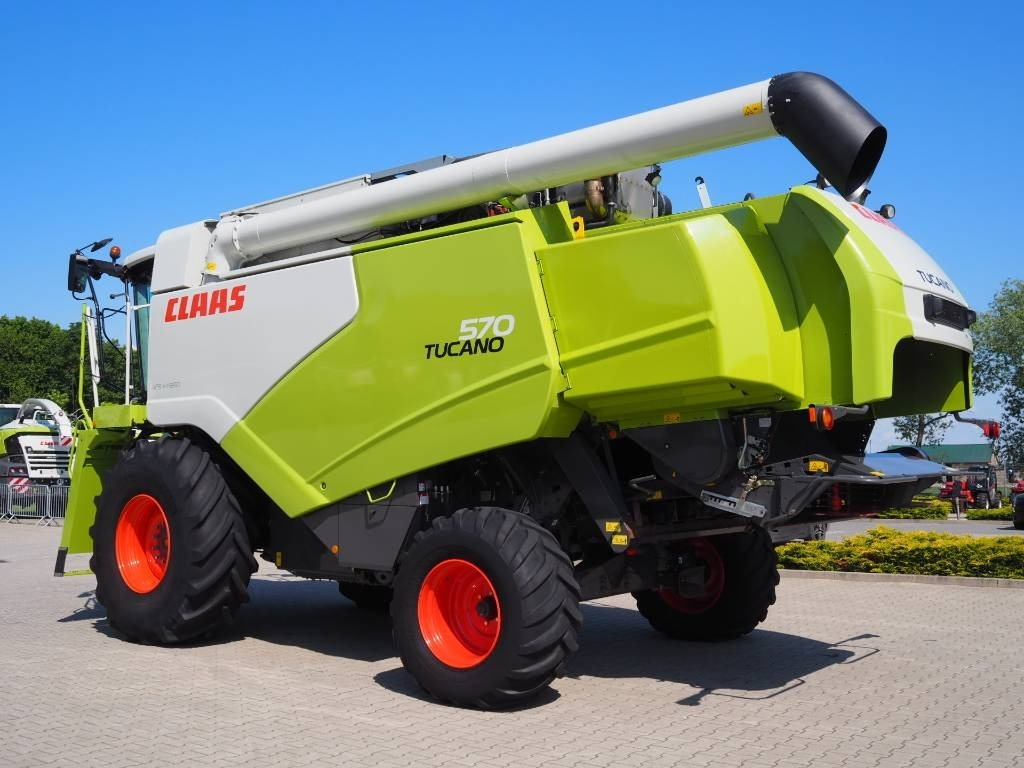 Claas Tucano 570 + V770 - Combine harvester: picture 2 Claas Tucano 570 + V770 - Combine harvester: picture 2