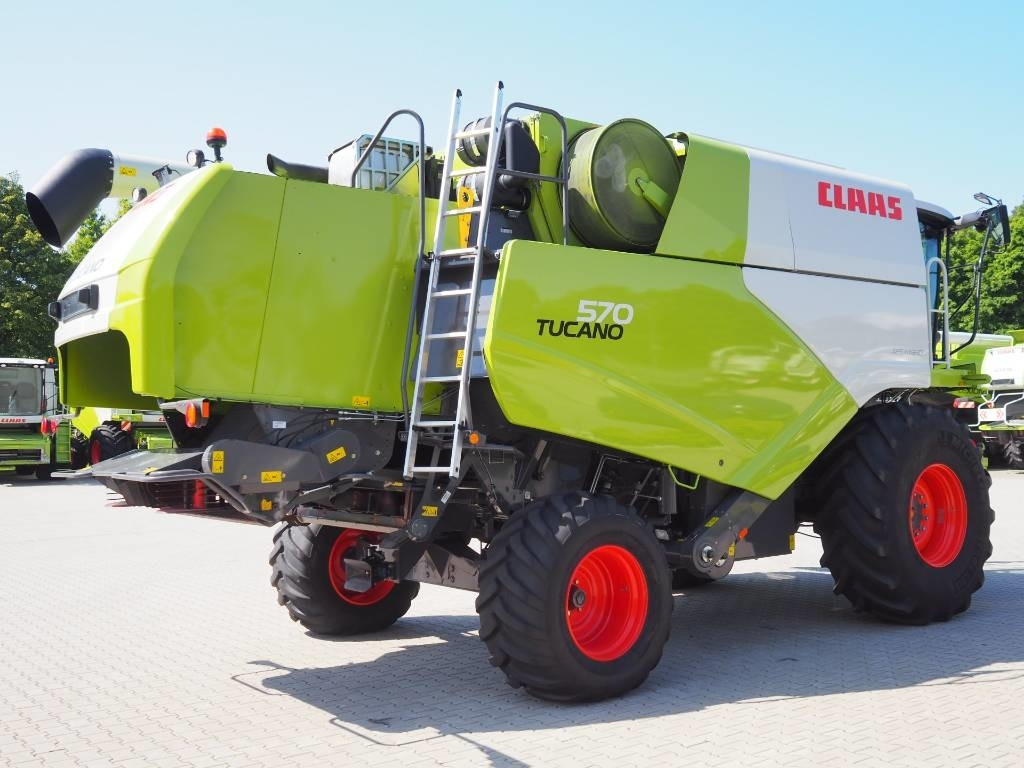 Claas Tucano 570 + V770 - Combine harvester: picture 3 Claas Tucano 570 + V770 - Combine harvester: picture 3