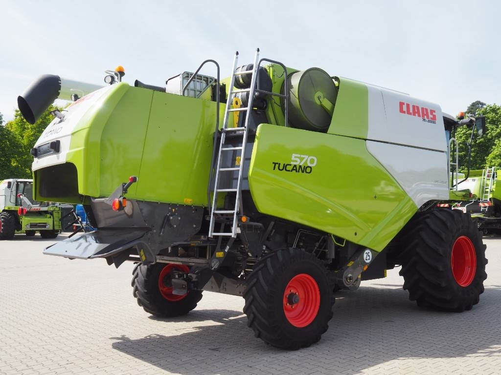 Claas Tucano 570 + V770 - Combine harvester: picture 3 Claas Tucano 570 + V770 - Combine harvester: picture 3