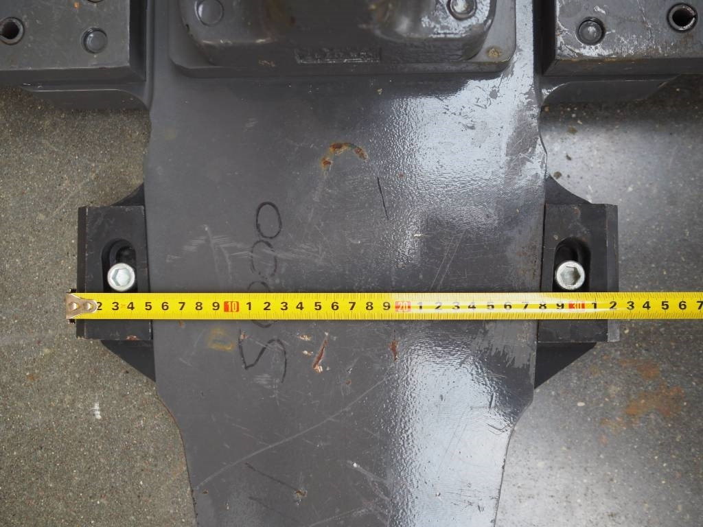 Claas Xerion - bumper hitch K80 - Body and exterior for Agricultural machinery: picture 3 Claas Xerion - bumper hitch K80 - Body and exterior for Agricultural machinery: picture 3