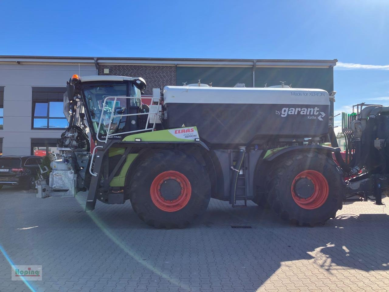 CLAAS Xerion 4000 Saddle Trac Gülletechnik - Farm tractor: picture 2 CLAAS Xerion 4000 Saddle Trac Gülletechnik - Farm tractor: picture 2