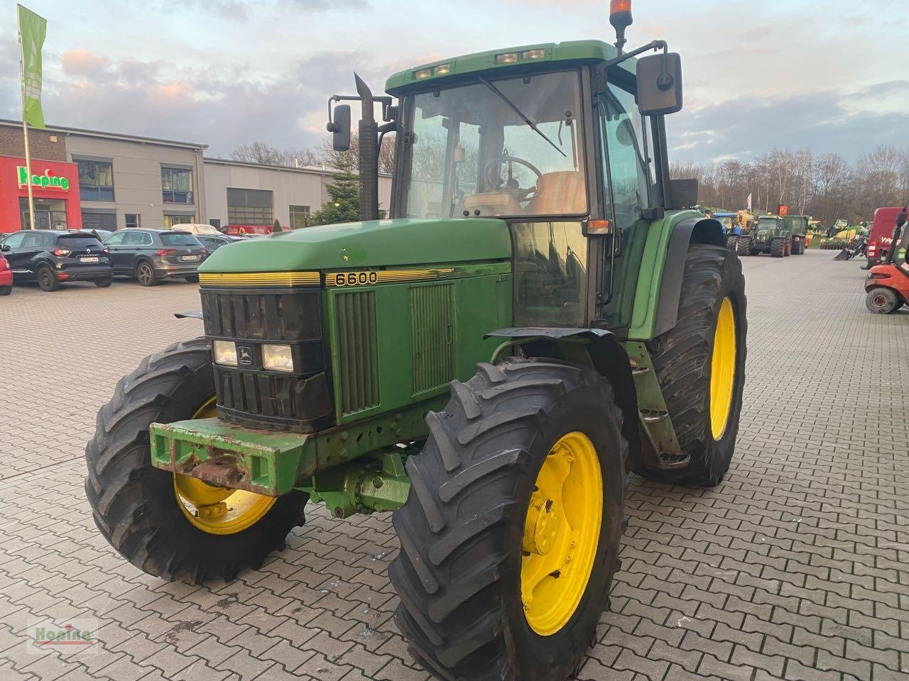 John Deere 6600 - Farm tractor: picture 3 John Deere 6600 - Farm tractor: picture 3