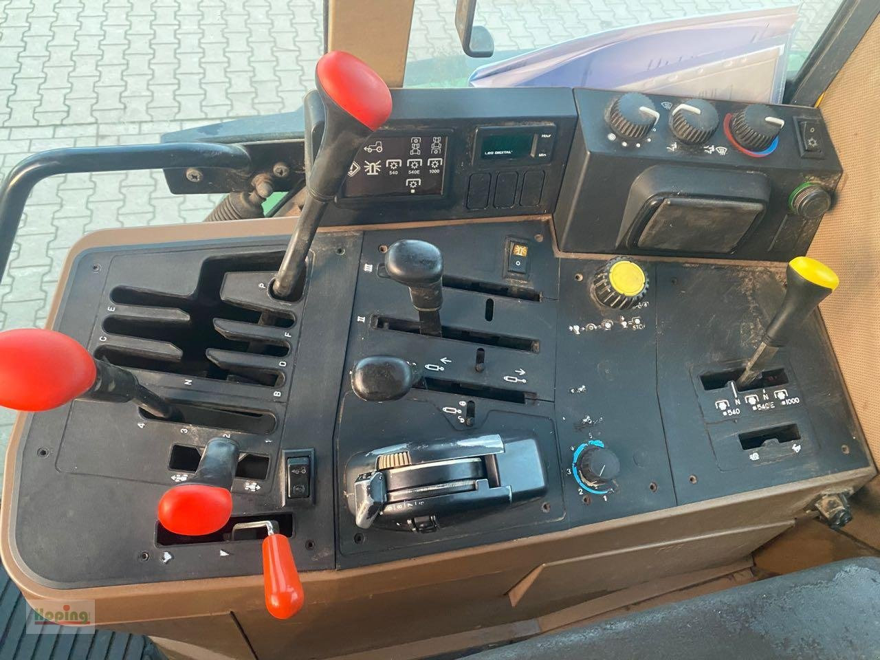 Farm tractor John Deere 6600: picture 16 Farm tractor John Deere 6600: picture 16