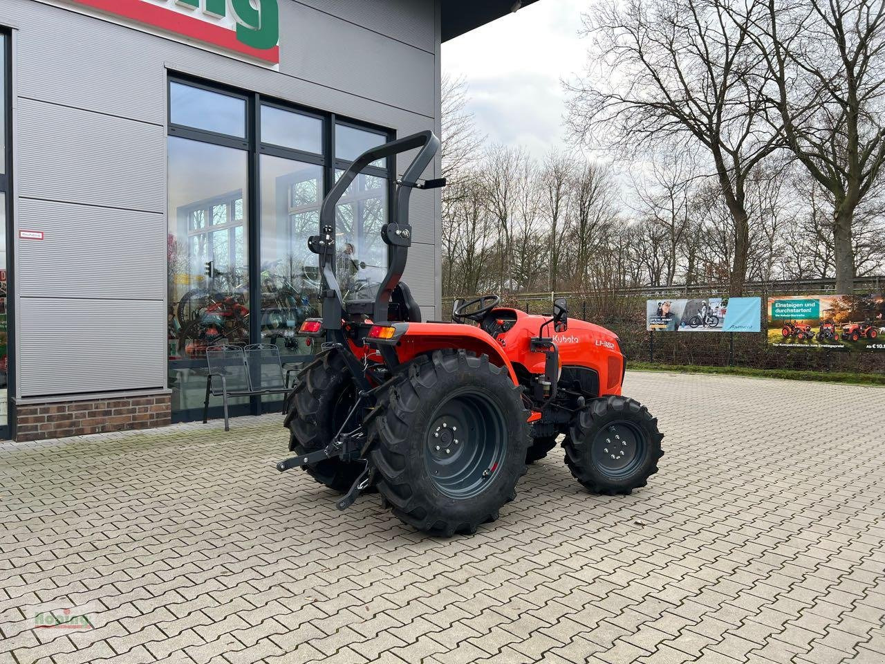 Kubota L1-382 DW - Municipal tractor: picture 5 Kubota L1-382 DW - Municipal tractor: picture 5