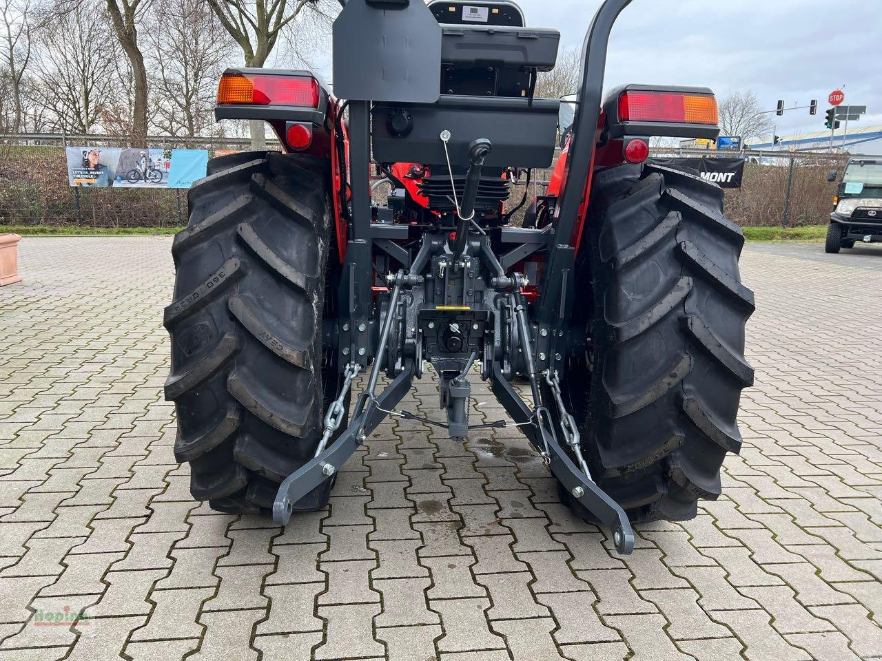 Kubota L1-382 DW - Municipal tractor: picture 4 Kubota L1-382 DW - Municipal tractor: picture 4