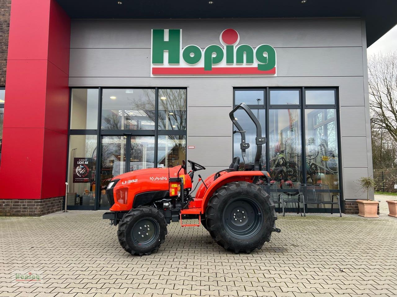 Kubota L1-382 DW - Municipal tractor: picture 2 Kubota L1-382 DW - Municipal tractor: picture 2