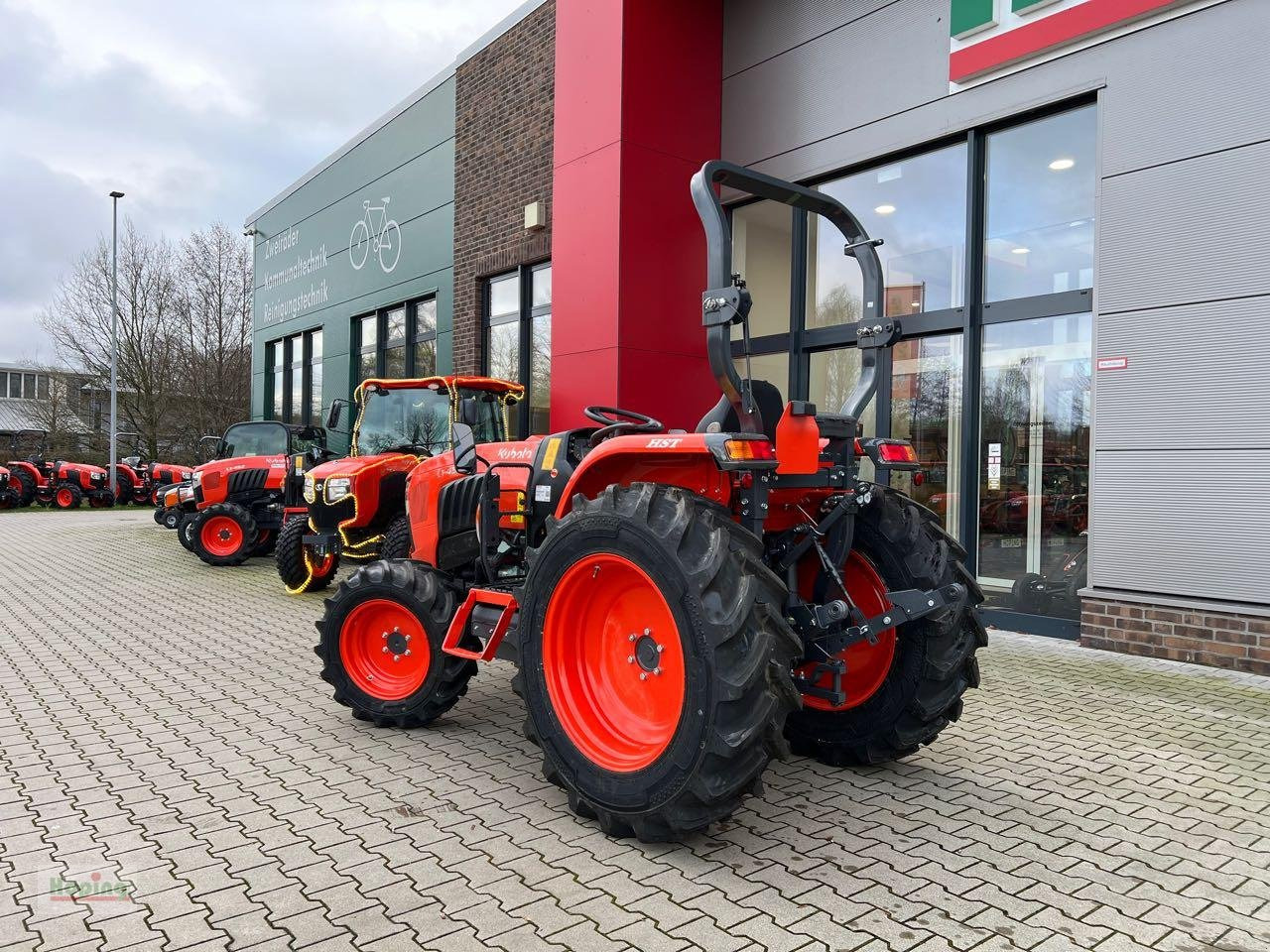 Kubota L1-452 DHW - Municipal tractor: picture 3 Kubota L1-452 DHW - Municipal tractor: picture 3