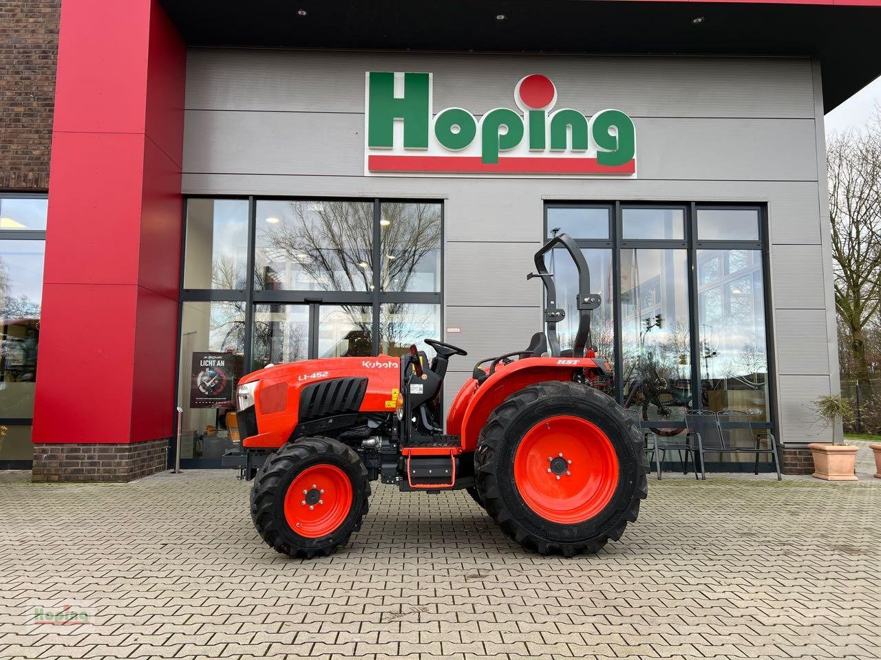 Kubota L1-452 DHW - Municipal tractor: picture 2 Kubota L1-452 DHW - Municipal tractor: picture 2