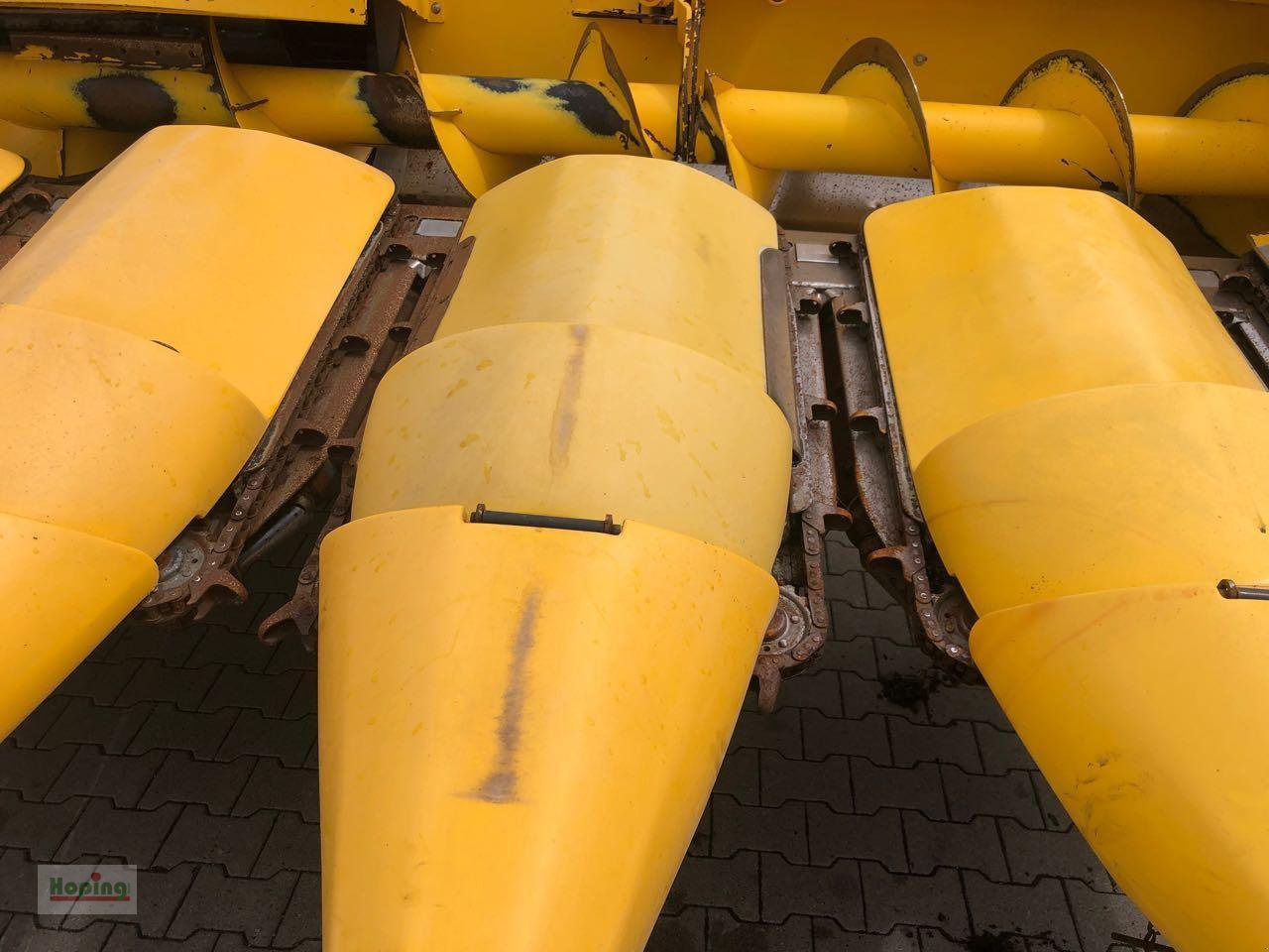 New Holland MF875W - Corn header: picture 5 New Holland MF875W - Corn header: picture 5