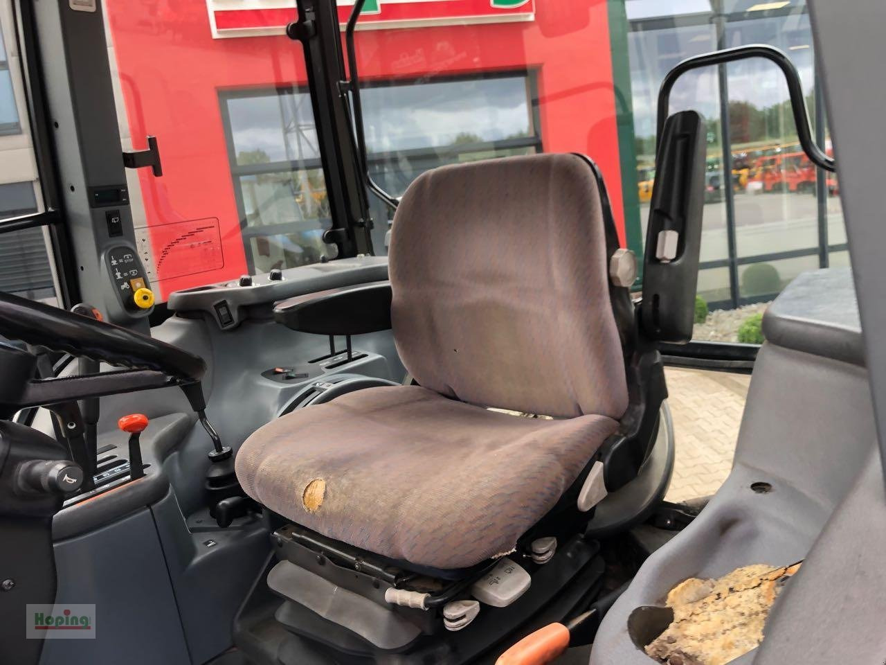 Farm tractor New Holland TSA 115: picture 12