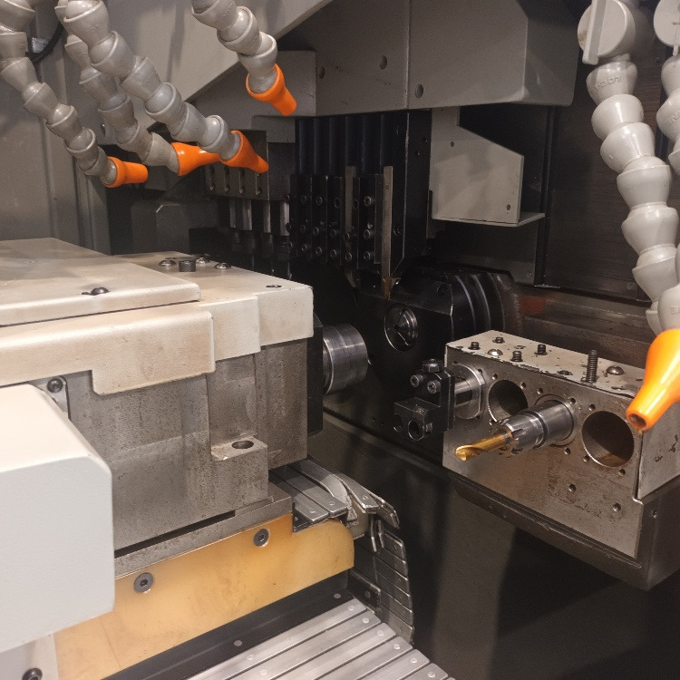 Tornio a fantina mobile a 5 assi Cnc Hanwha XD-20H - Metal lathe: picture 2 Tornio a fantina mobile a 5 assi Cnc Hanwha XD-20H - Metal lathe: picture 2