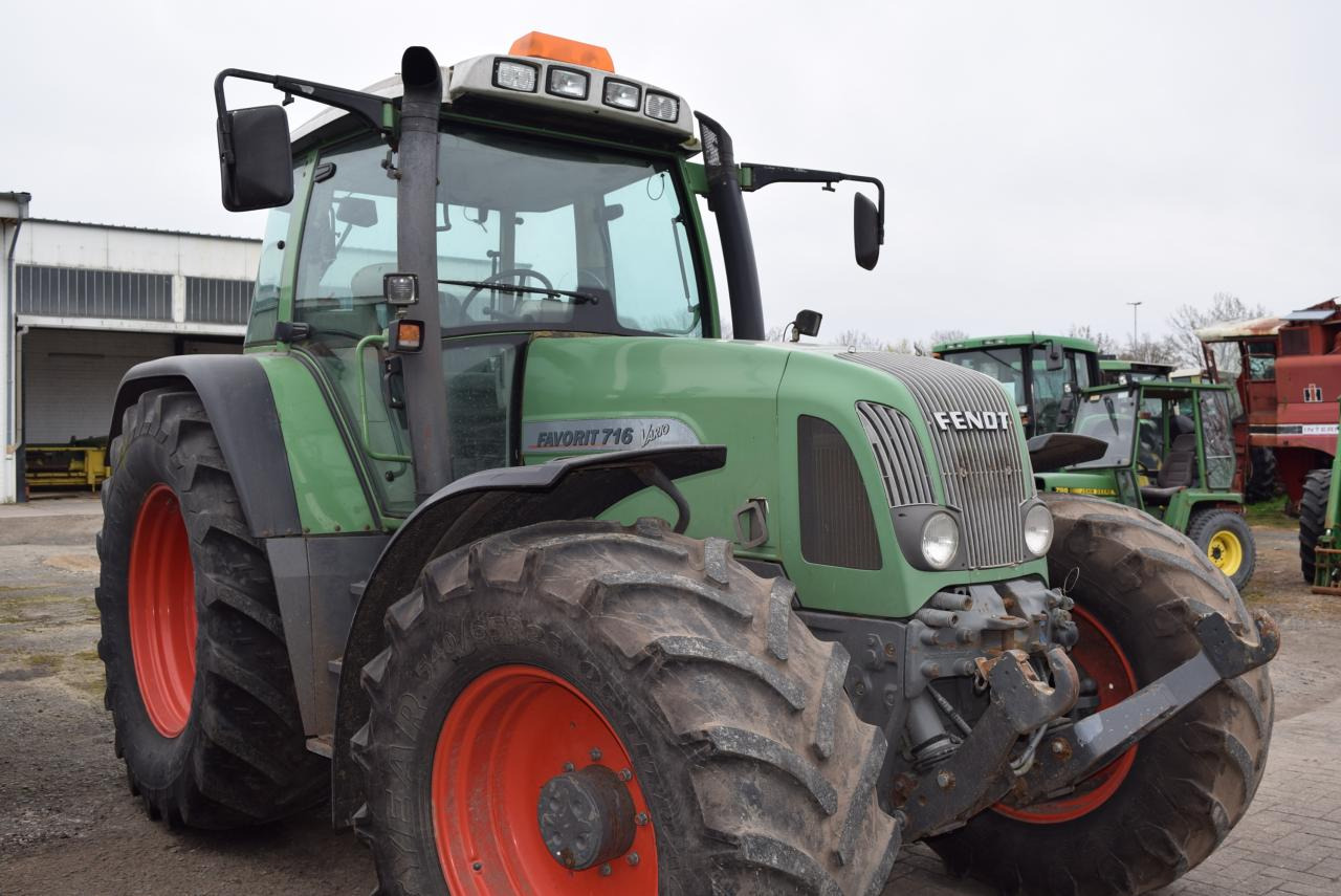 Fendt 716 Vario - Farm tractor: picture 2 Fendt 716 Vario - Farm tractor: picture 2