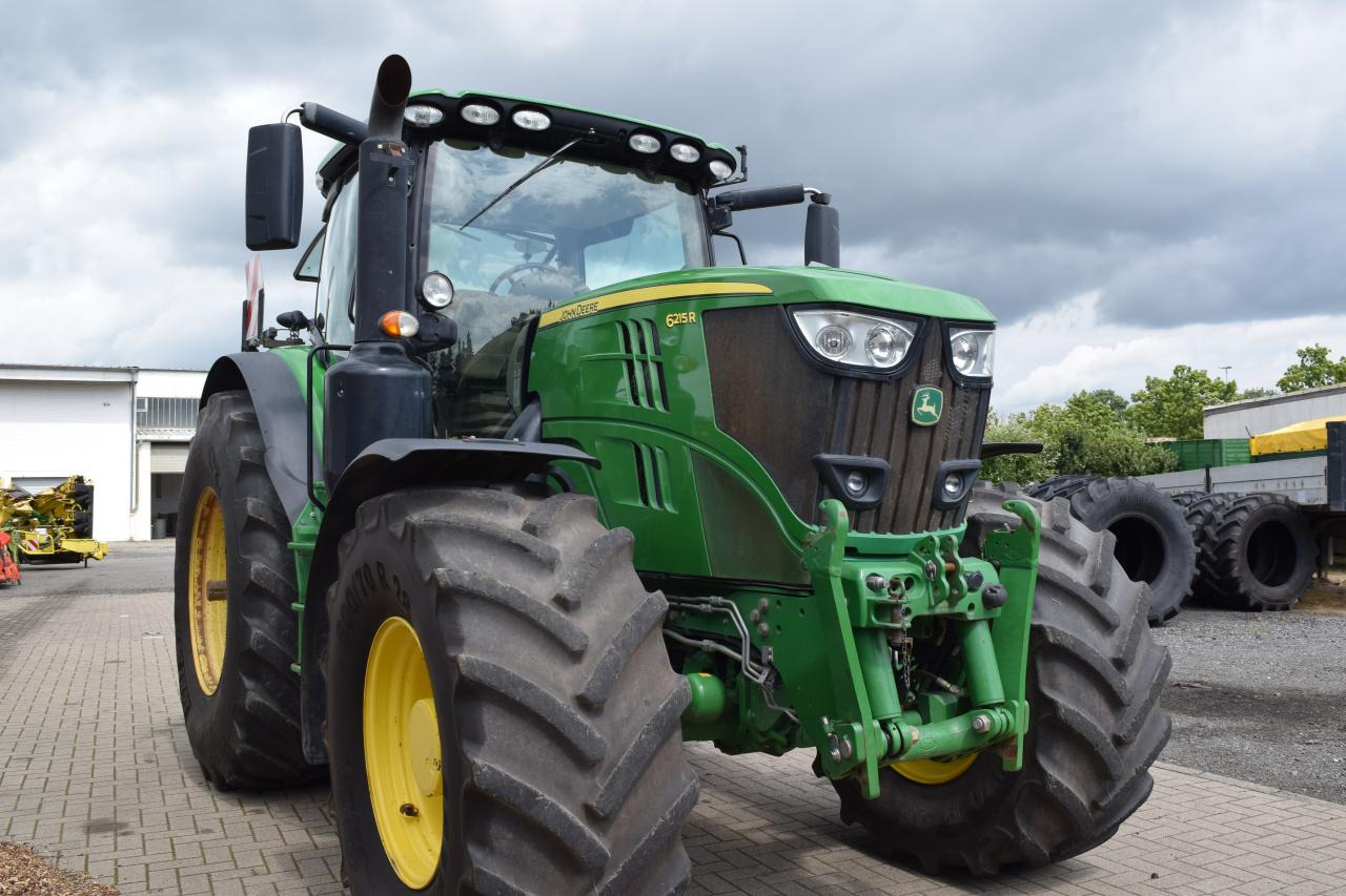 John Deere 6215 R - Farm tractor: picture 3 John Deere 6215 R - Farm tractor: picture 3