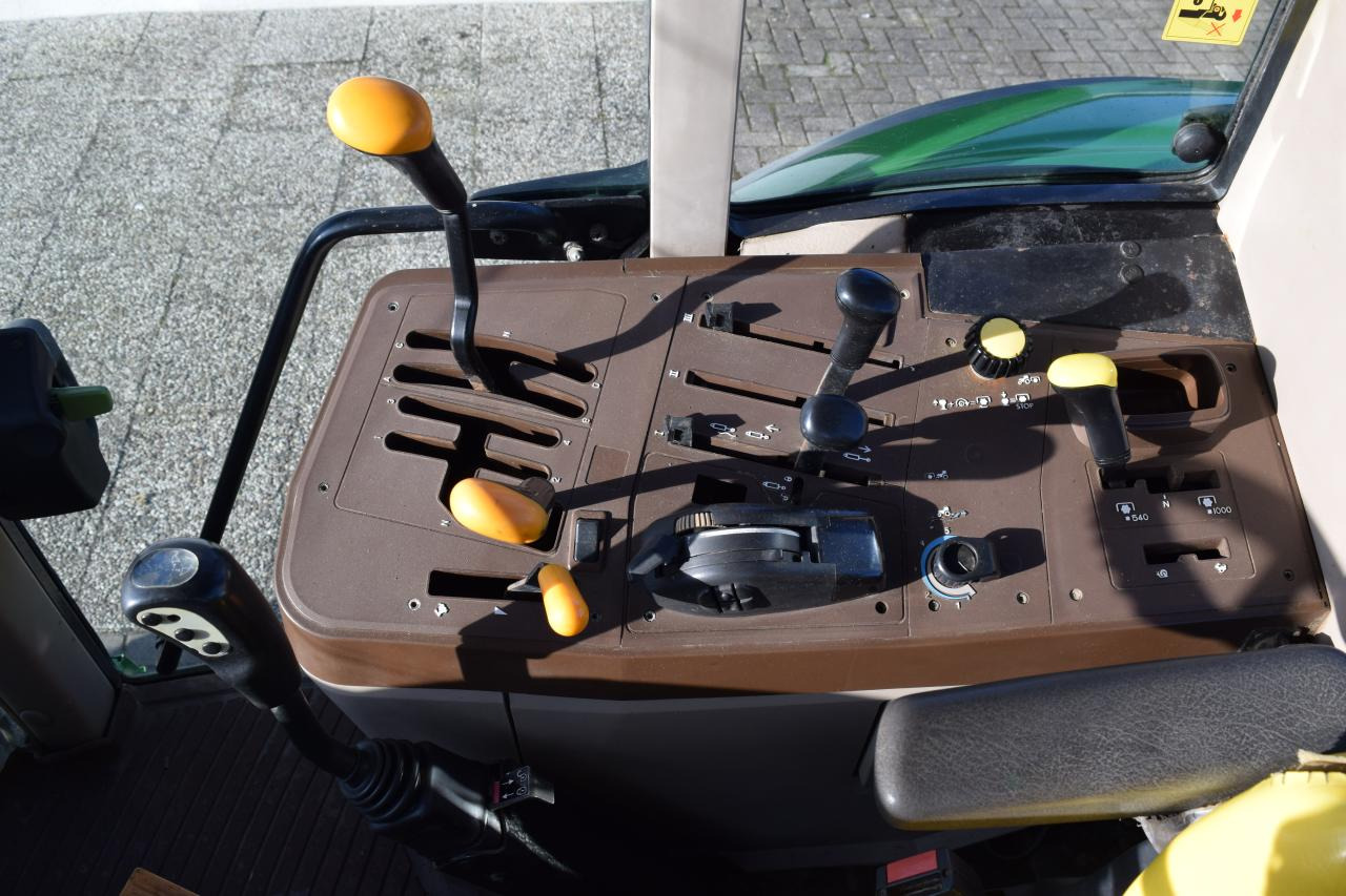 Farm tractor John Deere 6220: picture 11 Farm tractor John Deere 6220: picture 11