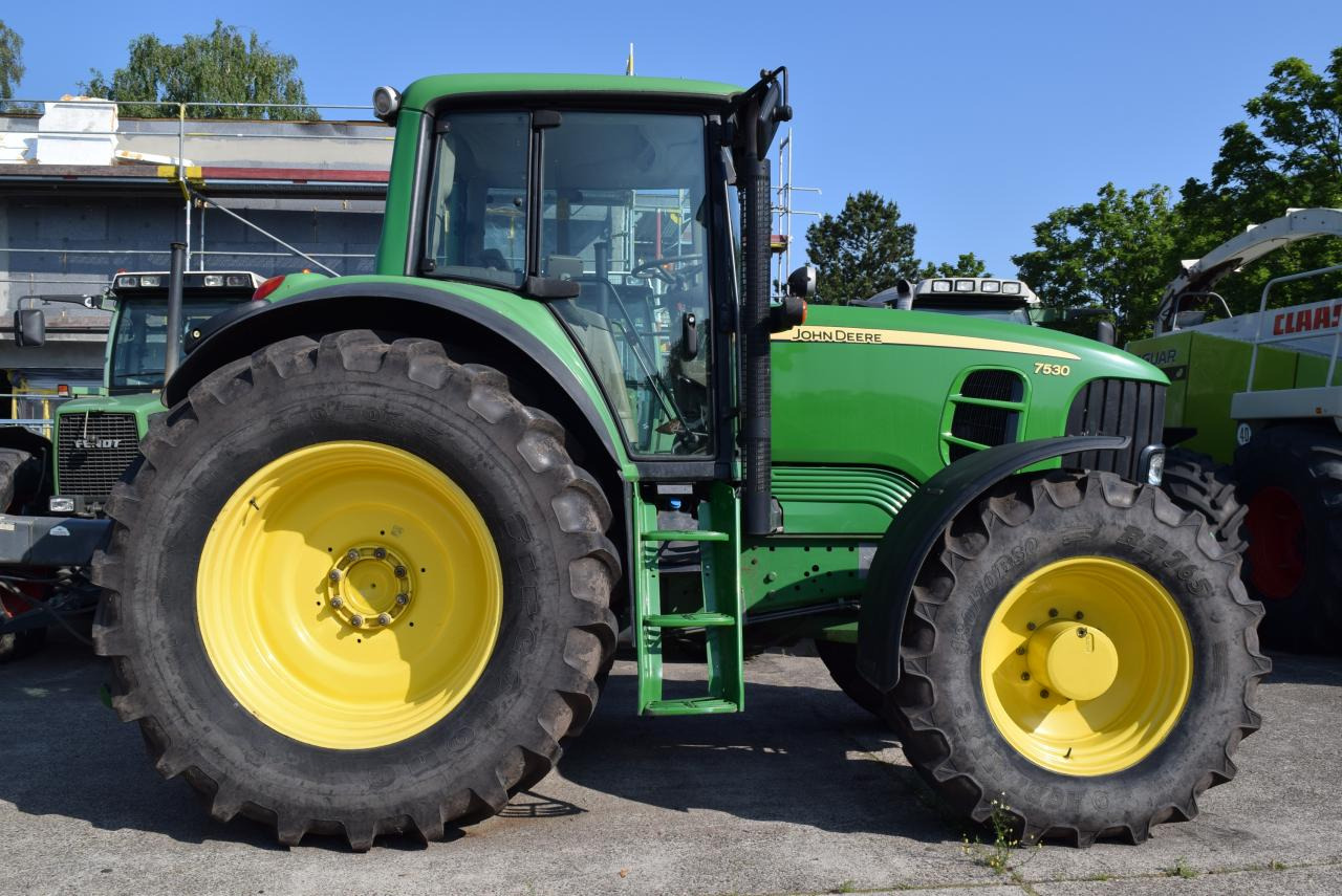 John Deere 7530 Premium - Farm tractor: picture 3 John Deere 7530 Premium - Farm tractor: picture 3