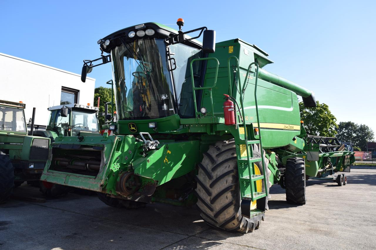John Deere T 660 HM - Combine harvester: picture 2 John Deere T 660 HM - Combine harvester: picture 2