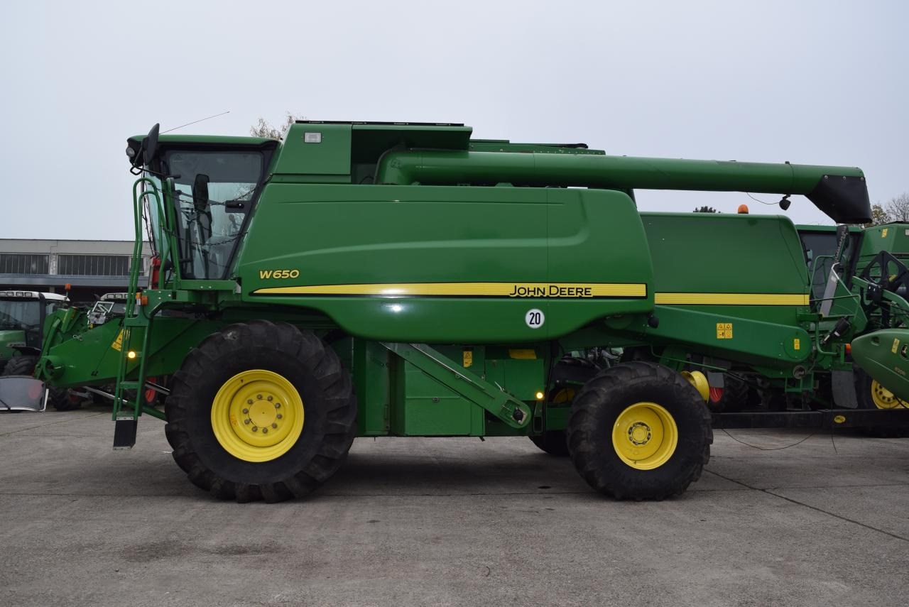 John Deere W 650 - Combine harvester: picture 2 John Deere W 650 - Combine harvester: picture 2