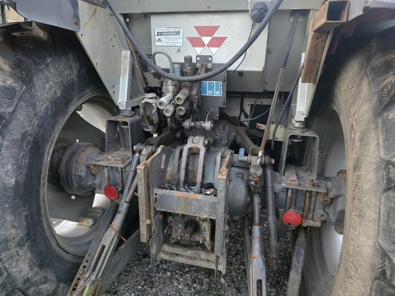 Massey Ferguson MF 390 T *Brandschaden* - Farm tractor: picture 3 Massey Ferguson MF 390 T *Brandschaden* - Farm tractor: picture 3