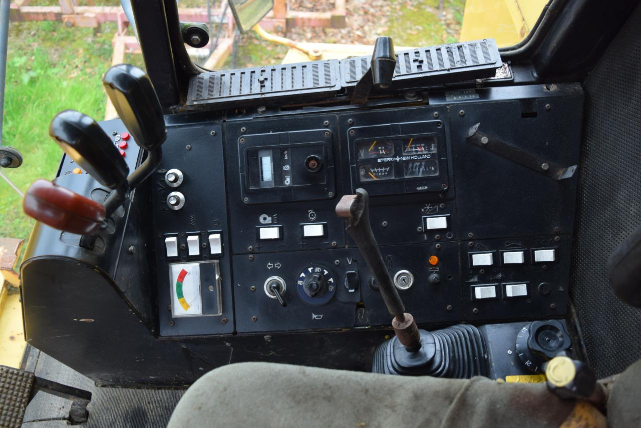 Combine harvester New Holland TF 42: picture 7
