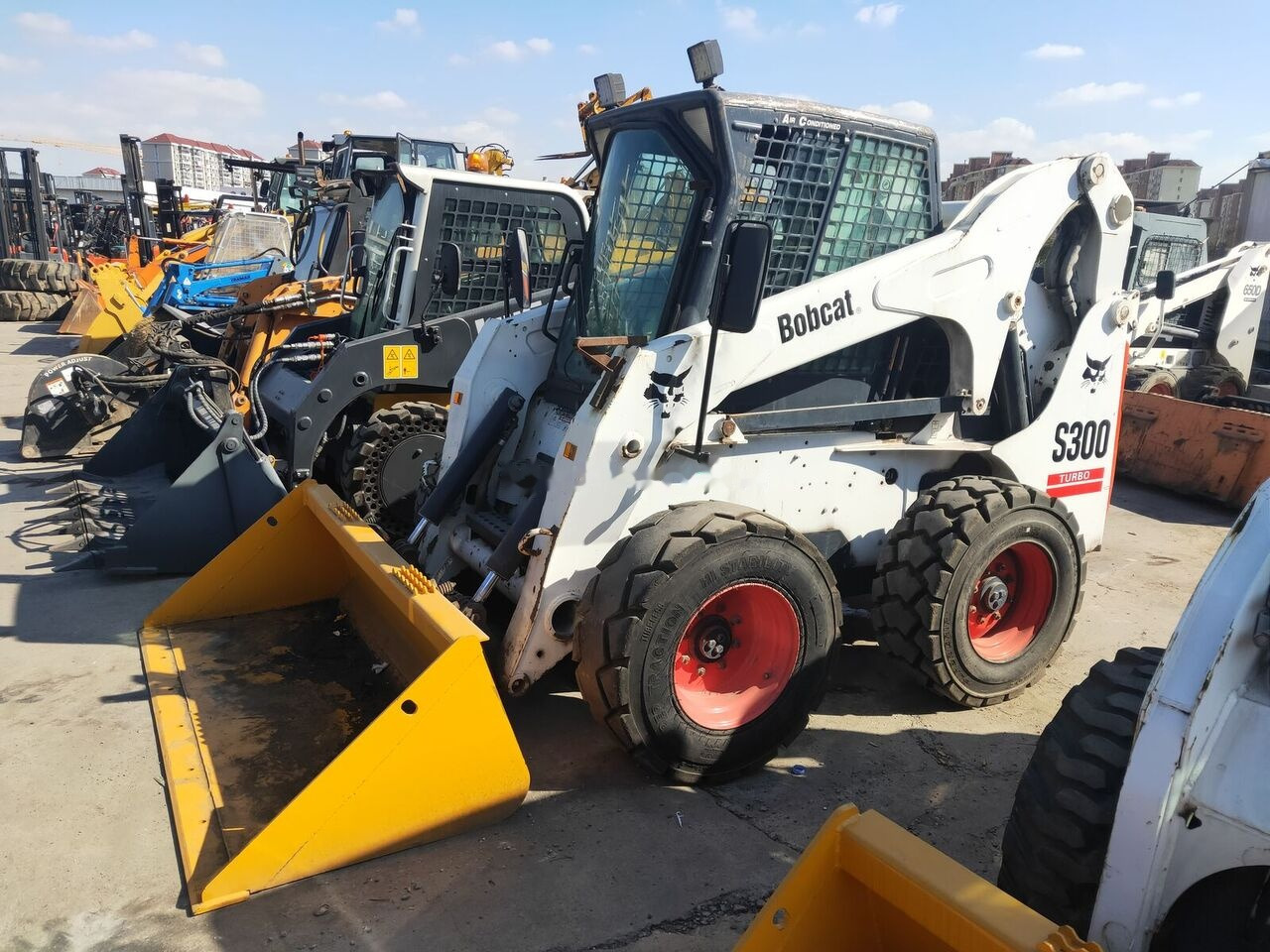 Bobcat S300 - Skid steer loader: picture 1 Bobcat S300 - Skid steer loader: picture 1