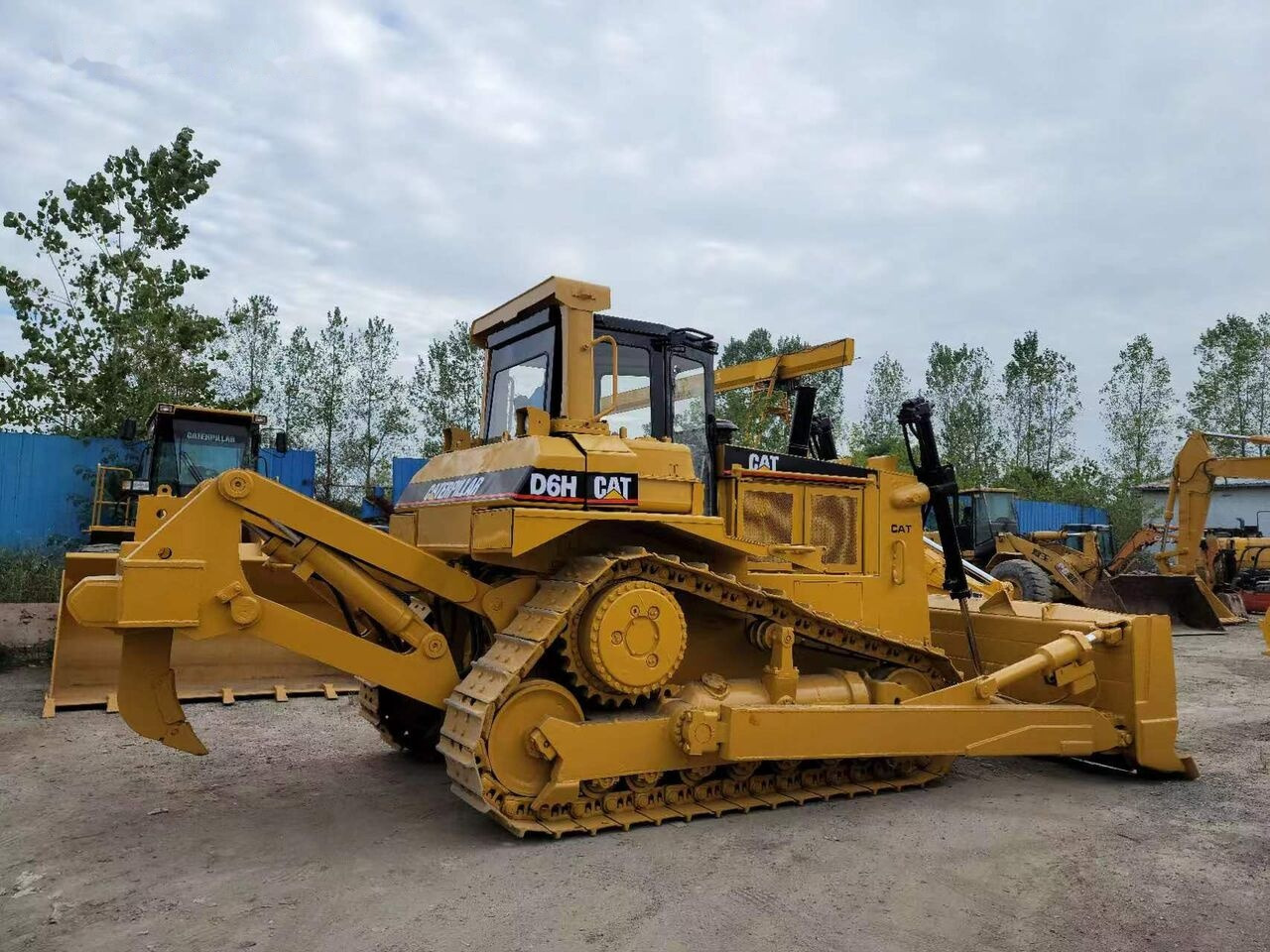 Caterpillar D6H - Bulldozer: picture 1 Caterpillar D6H - Bulldozer: picture 1