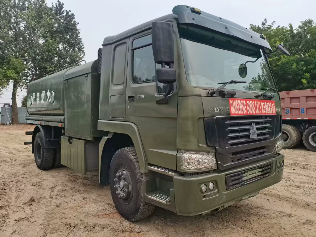 HOWO - Tanker truck: picture 2 HOWO - Tanker truck: picture 2