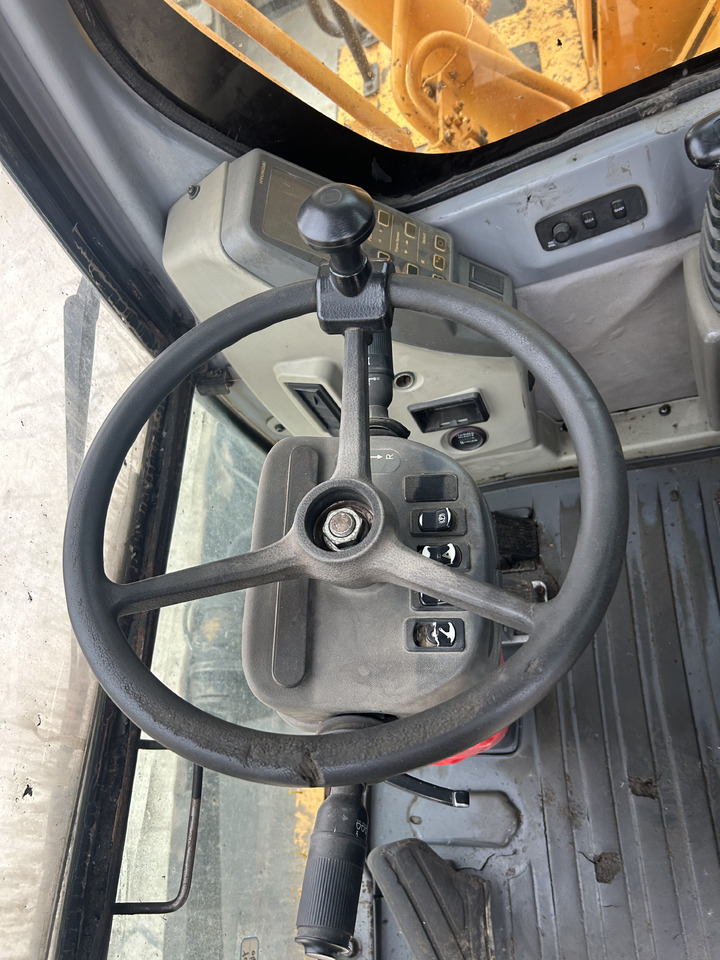 HYUNDAI R210W-7 - Wheel excavator: picture 4 HYUNDAI R210W-7 - Wheel excavator: picture 4