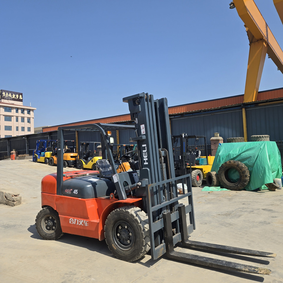 Heli CPCD45 - Diesel forklift: picture 4 Heli CPCD45 - Diesel forklift: picture 4