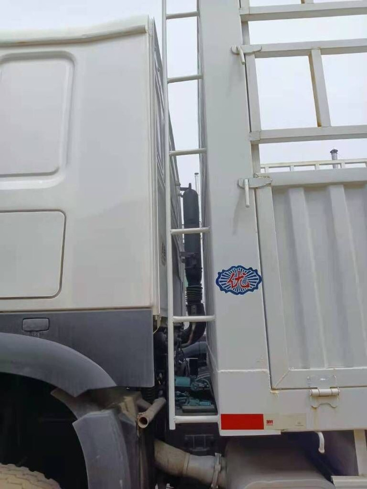 Howo ZZ3257N3647D1 - Dropside/ Flatbed truck: picture 5 Howo ZZ3257N3647D1 - Dropside/ Flatbed truck: picture 5