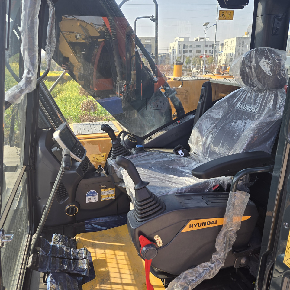 Crawler excavator Hyundai HX220L: picture 9