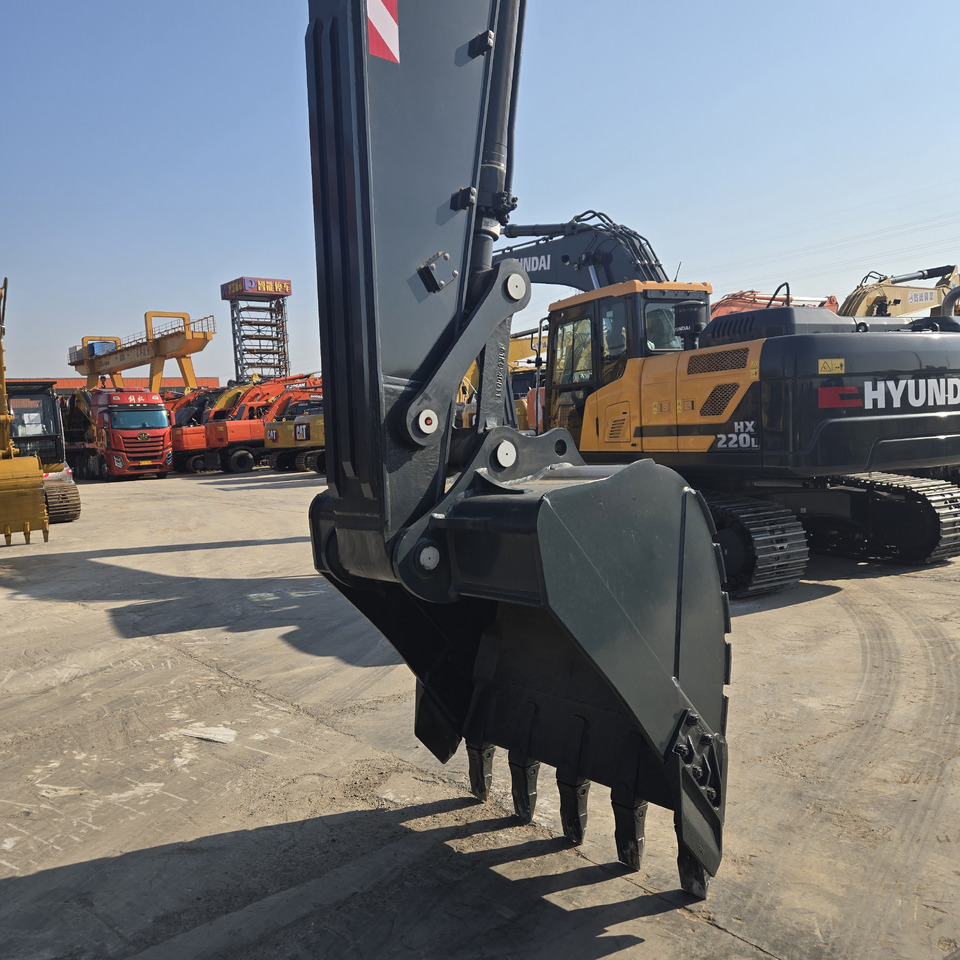 Crawler excavator Hyundai HX220L: picture 8