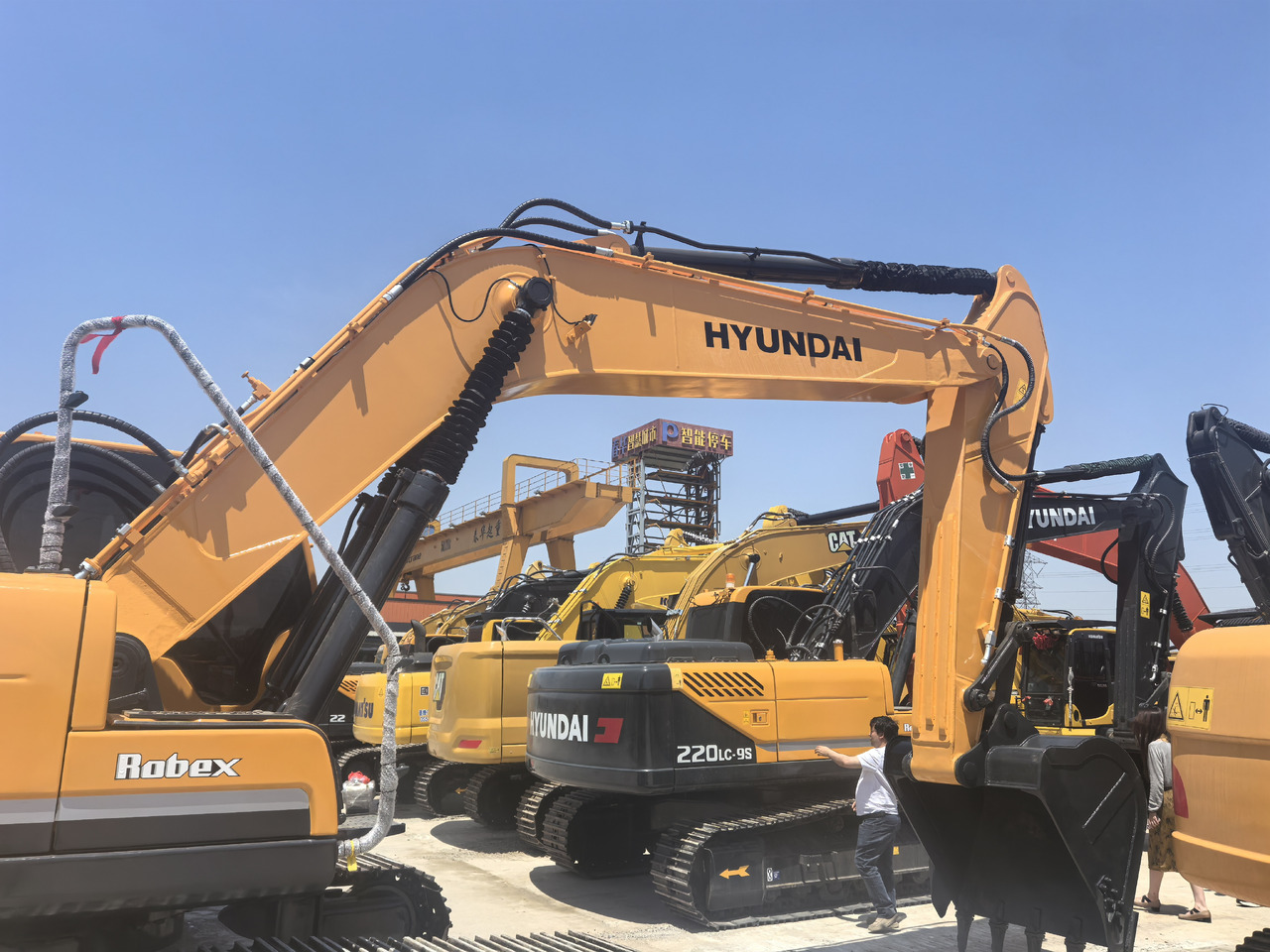 Hyundai R305LC-9T - Crawler excavator: picture 3 Hyundai R305LC-9T - Crawler excavator: picture 3