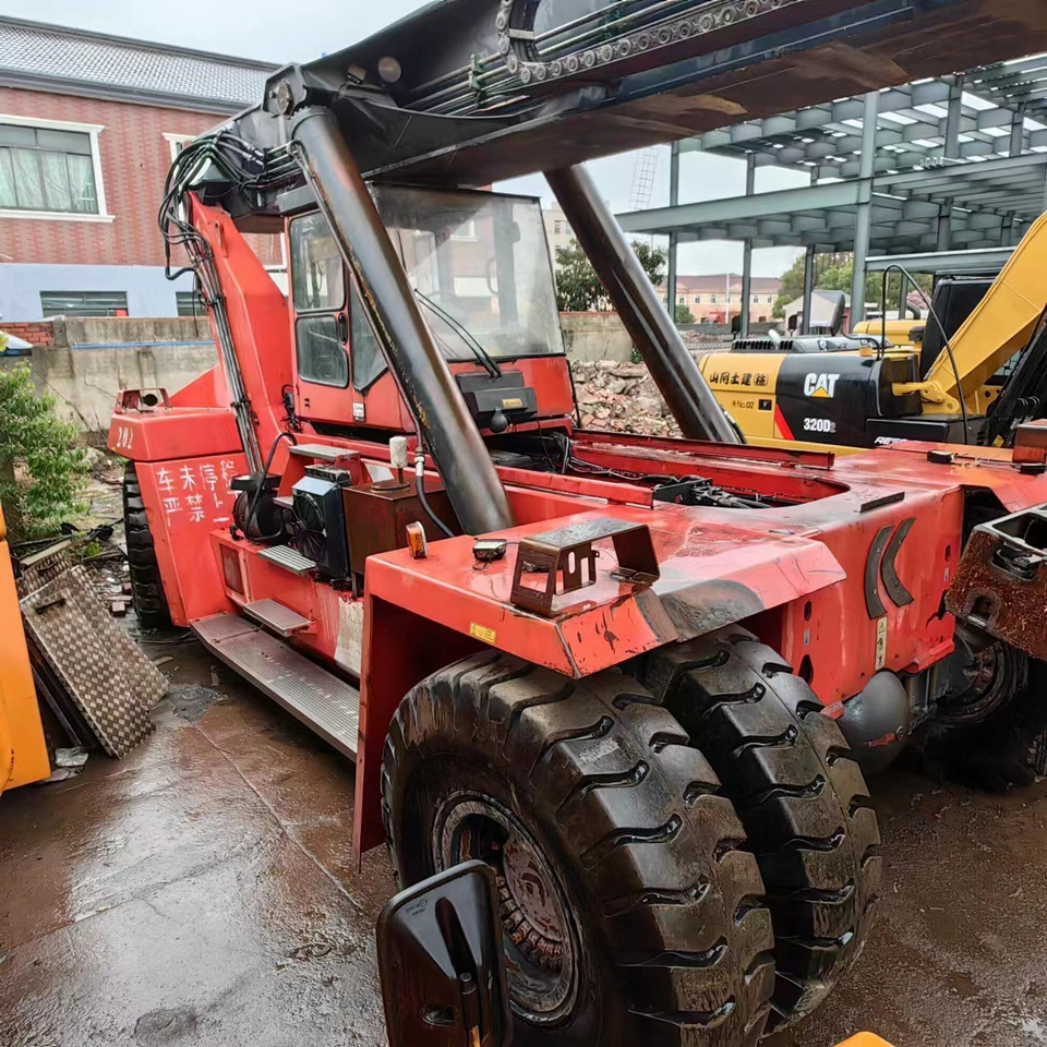 KALMAR DRF450-60S5 - Rough terrain forklift: picture 5 KALMAR DRF450-60S5 - Rough terrain forklift: picture 5