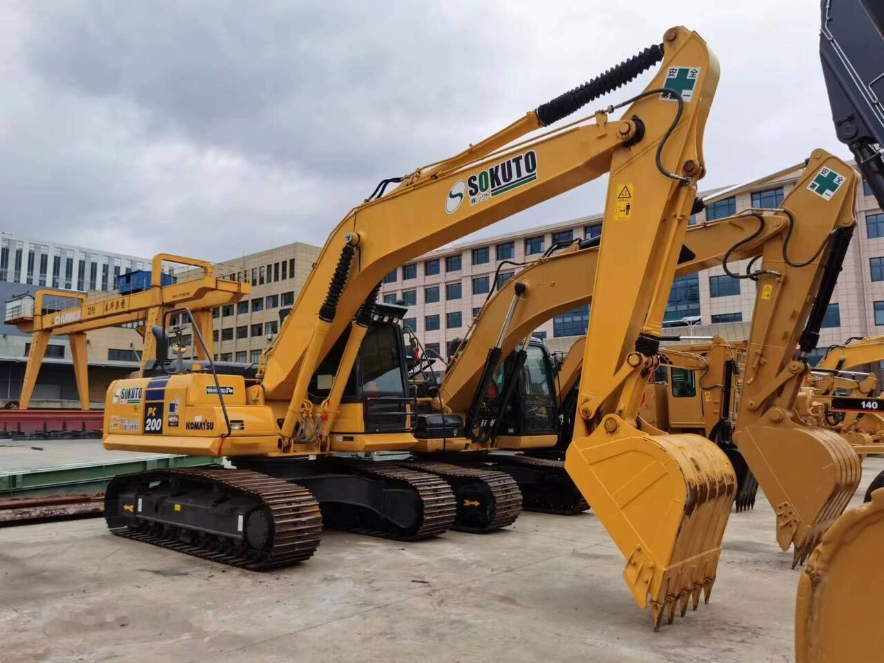 Komatsu PC200-8 - Crawler excavator: picture 3 Komatsu PC200-8 - Crawler excavator: picture 3