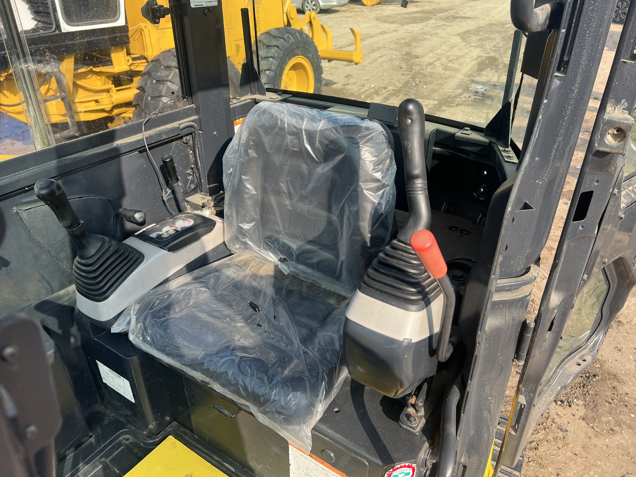 Mini excavator Komatsu PC30MR: picture 7