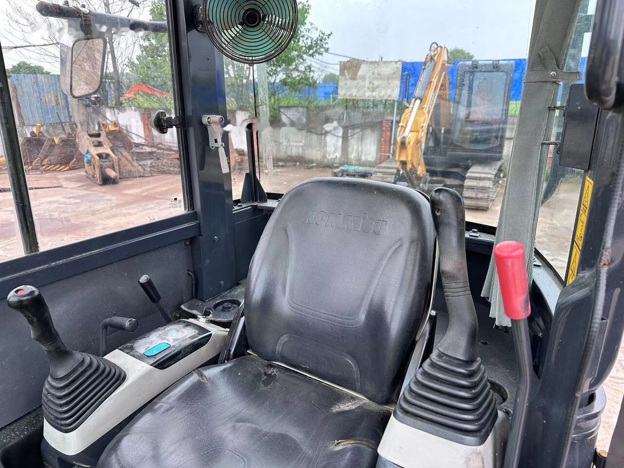 Mini excavator Komatsu PC35: picture 9