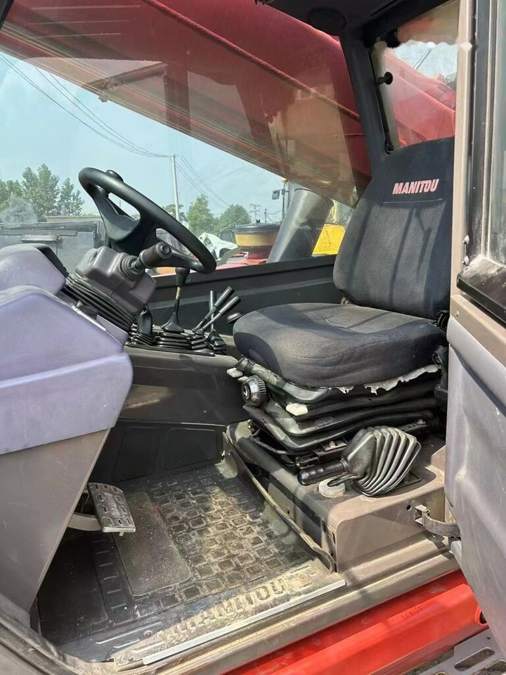 Telescopic handler Manitou MT1740: picture 11 Telescopic handler Manitou MT1740: picture 11